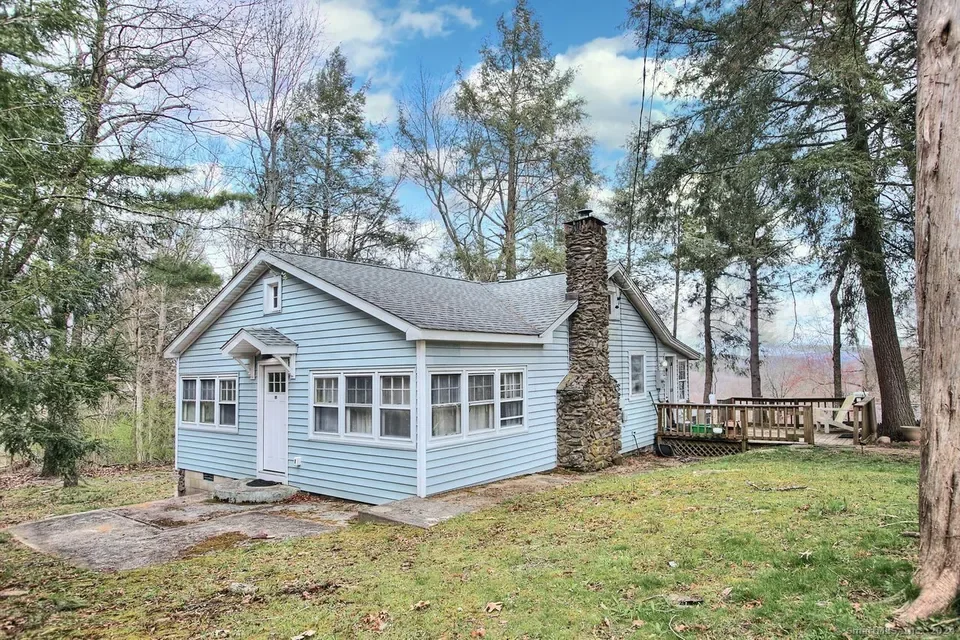 27 Tomahawk Trail, Newtown