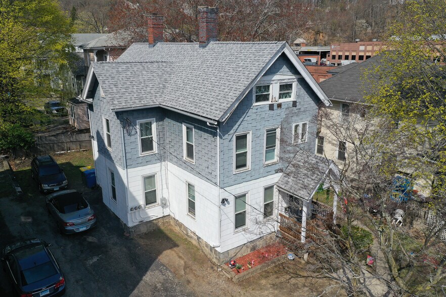 41 Grandview Avenue, Waterbury — three-story multifamily
